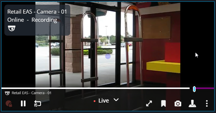 Información de la cámara mostrada en un mosaico en Operation web.