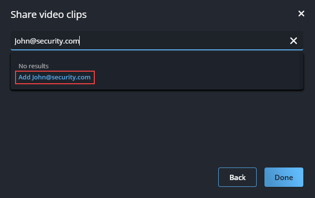 Cuadro de diálogo Compartir clips de video que muestra un destinatario de correo electrónico no encontrado y la opción de agregar correo electrónico.