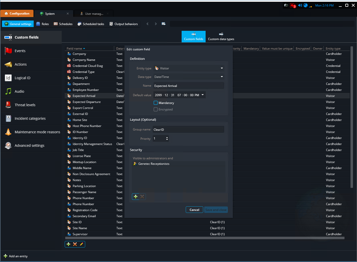 Tarea del sistema en Genetec Configuration que muestra la página Campos personalizados con el cuadro de diálogo de Editar campo personalizado abierto.