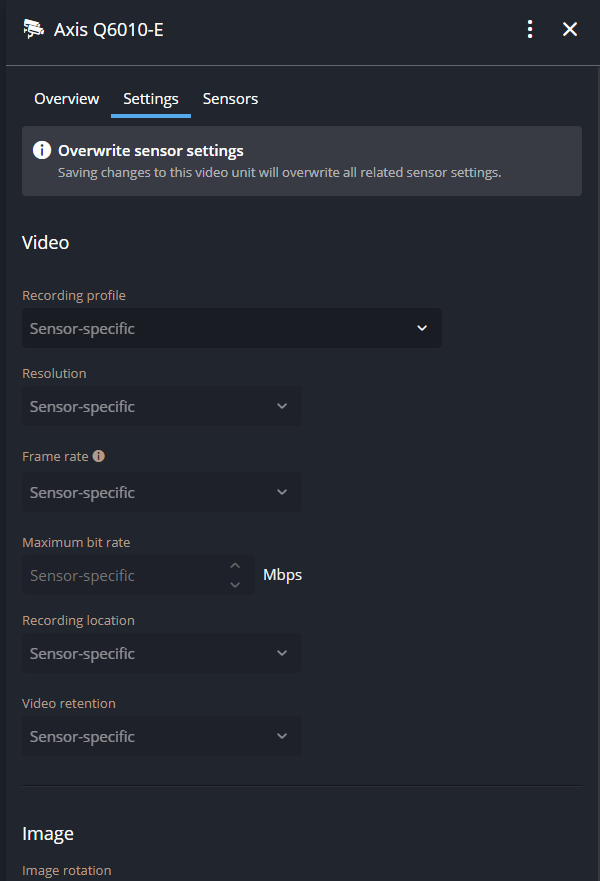 Onglet Réglages de caméra sur le site Web de Genetec Configuration, affichant une caméra multicapteur avec un profil d’enregistrement spécifique au capteur.