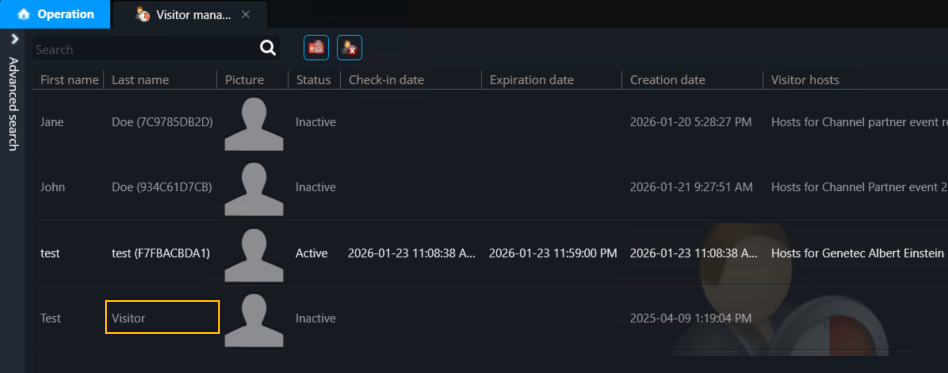 Taak Bezoekersbeheer in Operation desktop, met veld Achternaam zonder registratiecode gemarkeerd.